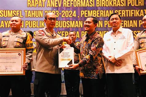 Polda Sumatera Selatan Terima Penghargaan Pelayanan Publik Dari