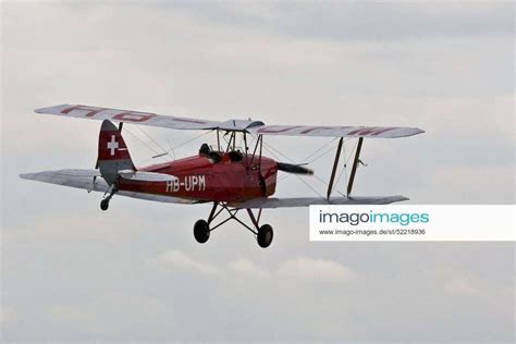 Historischer Doppeldecker Bücker Jungmann Bü 131 während des Oldtimer