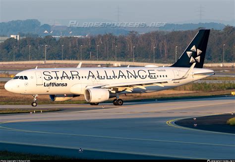 D AIUA Lufthansa Airbus A320 214 WL Photo By Richard Toft ID 1282587