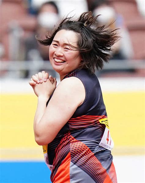 ＜セイコーゴールデングランプリ陸上2022東京＞女子やり投げ、1投目で好記録をたたき出し笑顔の北口榛花（撮影・木村 揚輔） ― スポニチ