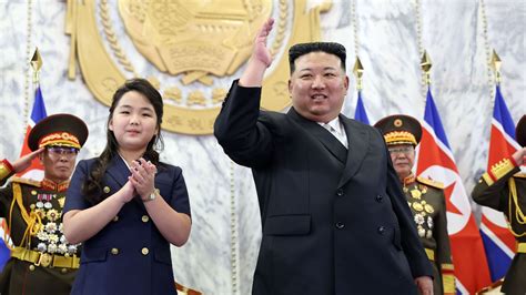 Kim Jong Un Acude Con Su Hija Al Desfile Por El 75 Aniversario De La