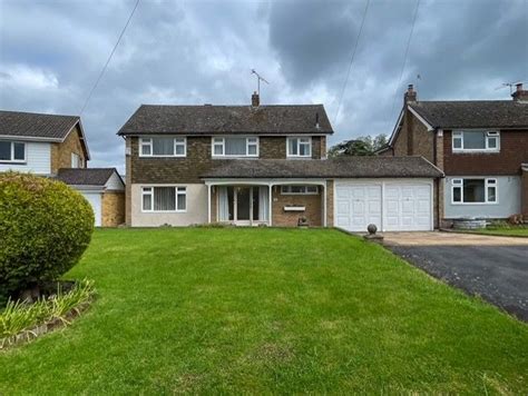 3 Bed Detached House For Sale In Winslow Drive Wigston Le18 £450 000