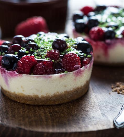 Cheesecake de cítricos con frutos del bosque en almíbar Cheesecake