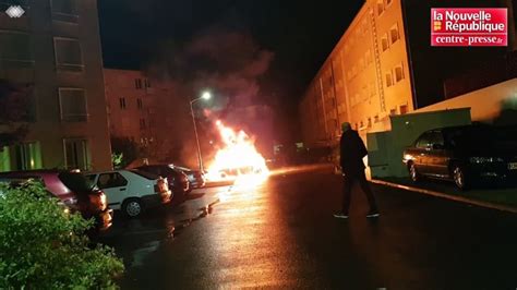 VIDEO Document NR CP les voitures incendiées à Poitiers filmées par