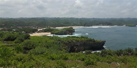 Pantai Sarangan Gunung Kidul Daya Tarik Aktivitas Lokasi And Harga