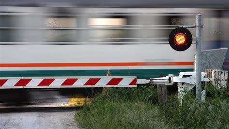 Bimba Di 12 Anni Muore Investita Dal Treno A Un Passaggio A Livello A