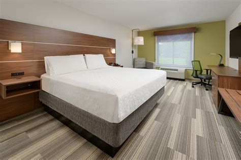 Holiday Inn Express Hotel & Suites Tullahoma, an IHG Hotel Tullahoma ...