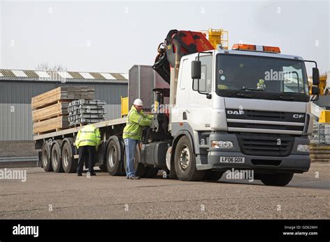 Loading Lorry Trailer High Resolution Stock Photography And Images Alamy