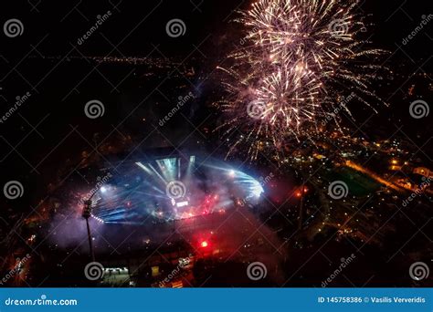 Lanzamiento A Reo Del Estadio De Toumba Con Los Fuegos Artificiales