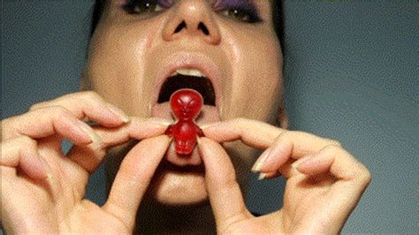 Story Of GREAT And SEXY BRUNETTE Lipstick Temptation Of Pink Lips 1024x576