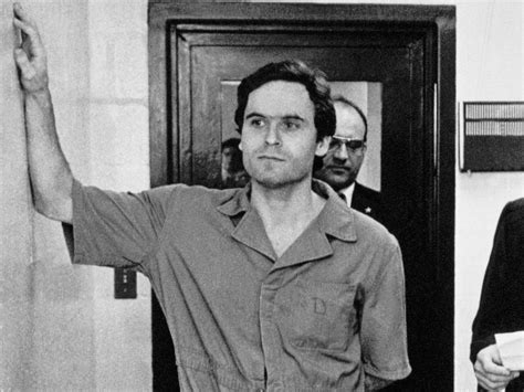 Forensischer Psychologe erklärt, wie Serienkiller Ted Bundy mit so ...