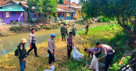 TNI Polri Berbagai Elemen Masyarakat Di Subang Kerja Bakti