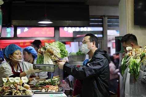 一碗麻辣烫带火一座城！甘肃天水旅游“热辣滚烫” 搜狐大视野 搜狐新闻