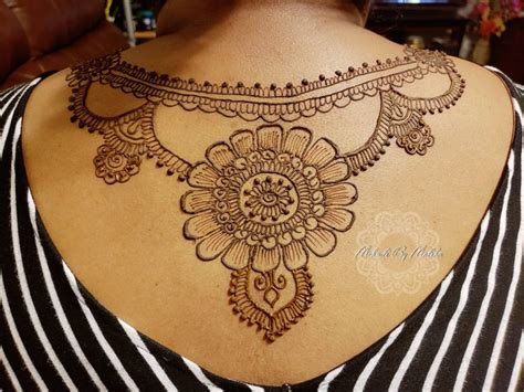 Jewelry Effect Back Henna Backhenna Mehndi Henna Mehndibymaliha