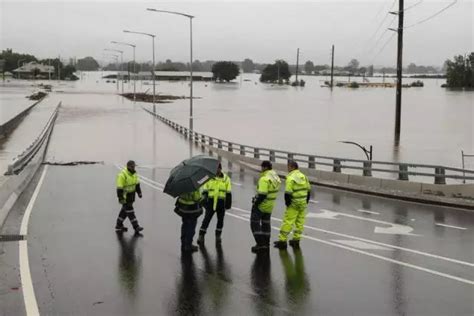 Thousands Evacuated From Sydney As Australias East Coast Battered With