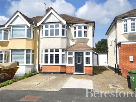 3 Bed Semi Detached House For Sale In Carlton Road Romford Rm2 Zoopla