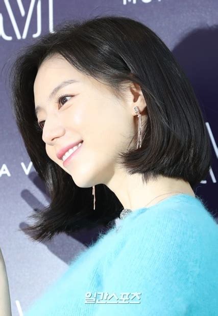 ヨン様夫人の女優パク・スジン、透明白肌の幸せな笑顔 Joongang Ilbo 中央日報