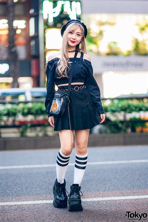 Chic Black Harajuku Girl Street Style W Crank Crop Top Wego Pleated Skirt Demonia Platforms