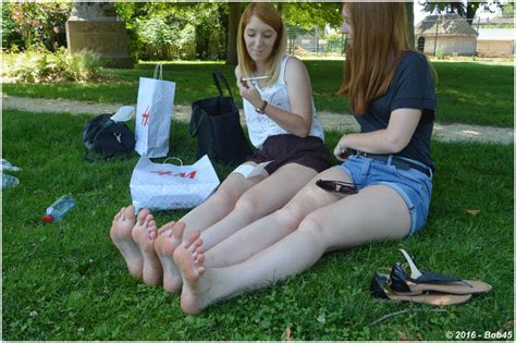 Twin Sisters Showing Their Pretty Bare Feet Lisa Lisette Hd Hot