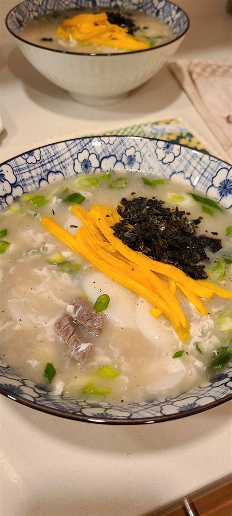 Rice cake soup (Tteokguk) recipe by Maangchi