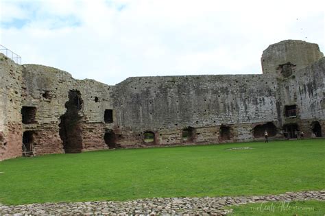 Touring Rhuddlan Castle, Wales | The CentsAble Shoppin