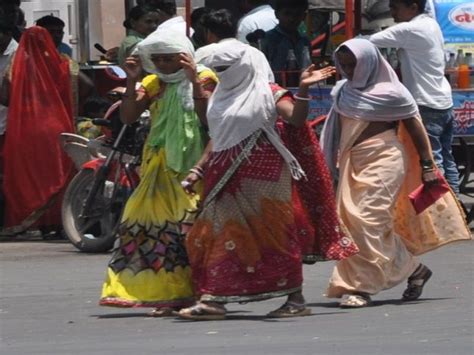 Mumbai Weather Update City To Experience Partly Cloudy Skies With High Humidity Maximum