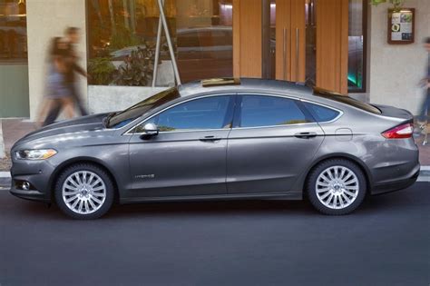 2016 Ford Fusion Hybrid Pictures 93 Photos Edmunds