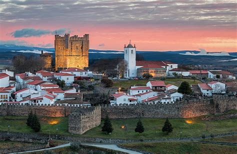 Os 12 castelos mais bonitos e de visita obrigatória em PortugalNOCTULA