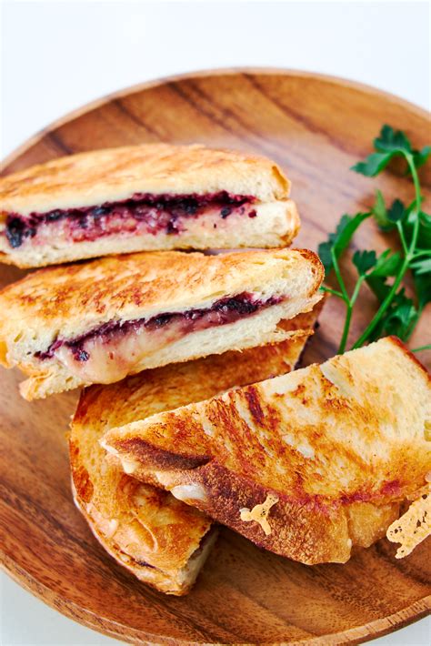 Blackberry Gouda Grilled Cheese Sandwich