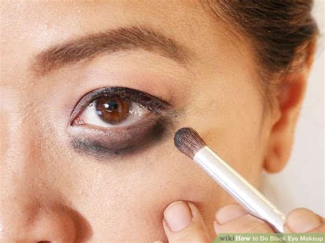 4 Ways to Do Black Eye Makeup - wikiHow