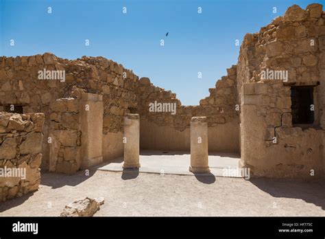 Las Ruinas De La Antigua Arquitectura En El Parque Nacional De Masada