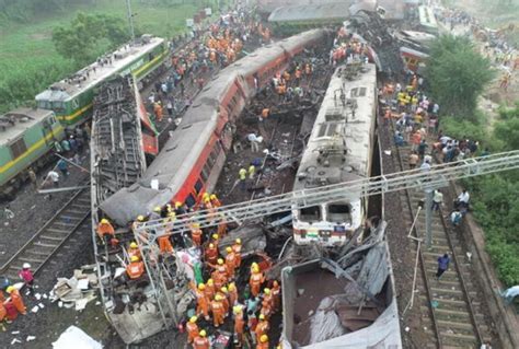 Terribile Incidente Ferroviario In India Centinaia Di Morti Tiscali