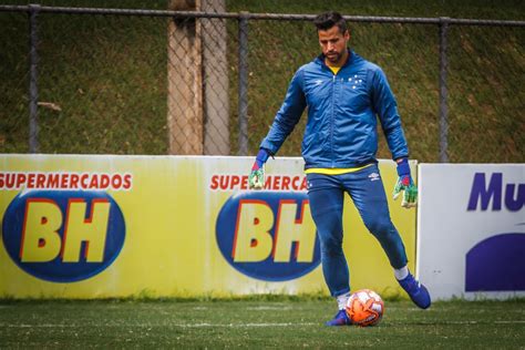 Jogador Mais Longevo Do Cruzeiro F Bio Renova Contrato At O Final De