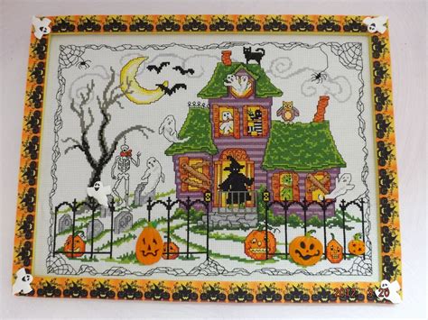 Maison hantée broderie point de croix fait main Halloween cross