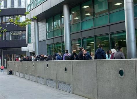 Huge Queues At Liverpool Passport Office As People Wait For Hours Liverpool Echo