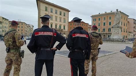 Sorpresi A Spacciare In Centro Tre Arresti Un Uomo Ha Gettato La