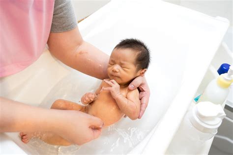 Langkah Menjaga Kulit Bayi Baru Lahir Yang Perlu Ibu Ketahui