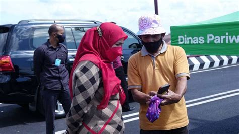 Walikota Bandar Lampung Tinjau Pengerjaan Lukisan Mural Di Flyover