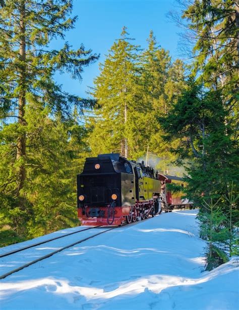 Tren De Vapor Durante El Invierno En La Nieve En El Harz Alemania