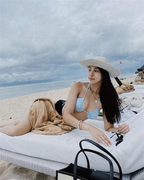 Anya Geraldine Pakai Bikini Di Pantai Bikin Netizen Menelan Ludah Ini