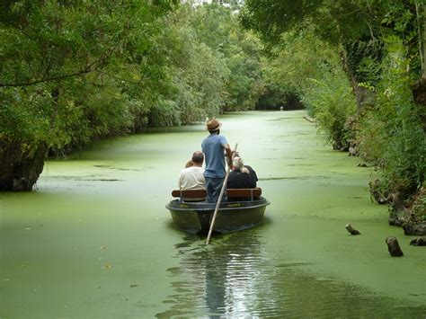 barque marais poitevin embarcadère de l abbaye Vendée Privilèges