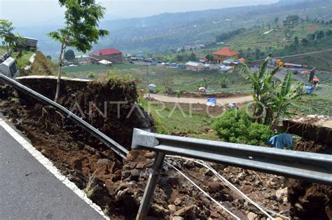 Jalur Wisata Sarangan Longsor Antara Foto