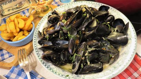 Mes MOULES A LA NORMANDE façon Mère Mitraille et ses frites Facile