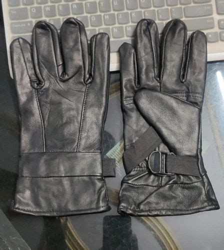 Plain Winter leather gloves, Adjustable Cuffs at Rs 75/pair in New Delhi | ID: 2852731527455