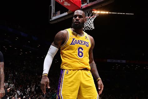 Lebron James Is First Active Nba Player To Become A Billionaire Dubz