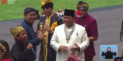 Kompaknya Prabowo Dan Anies Gunakan Busana Betawi Saat Upacara Di