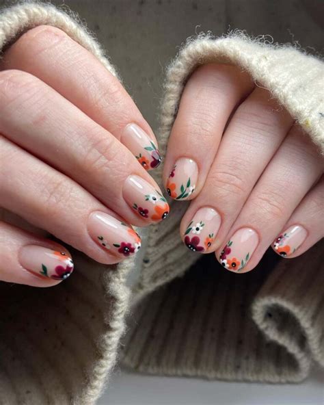 35 Eye-Catching Round Nail Designs to Try This Season