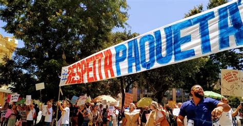 Ilha De Paquet Moradores Fazem Protesto Convidam Witzel E Cadeira Do