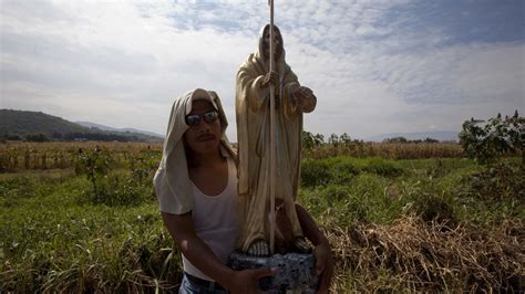 La Santa Muerte Y Los Santos De Los Narcos