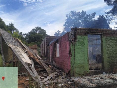 Casa Completamente Destru Da Pelo Fogo No Oeste Der Luiz Not Cias